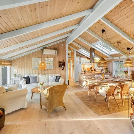 Berenice - 250m From The Sea By Interhome Hals
