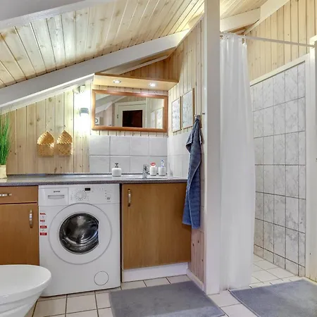 Vakantiehuis Berenice - 250m From The Sea By Interhome Hals